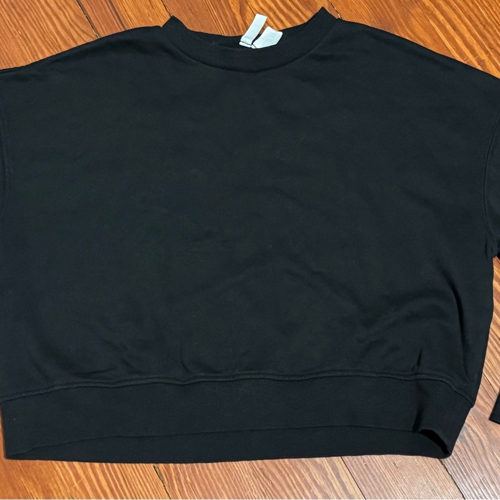#36 Women’s EUC Divided Black Cropped Sweatshirt by H&M size Medium